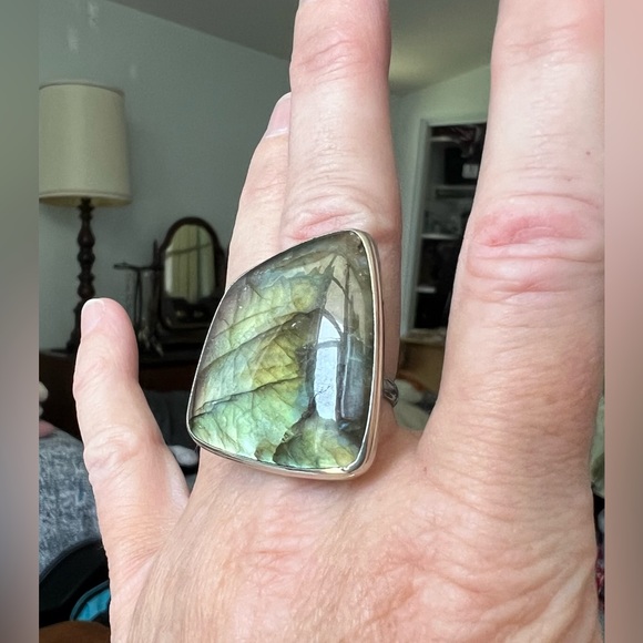 Gorgeous Labradorite Ring, Size 7 - Picture 3 of 15